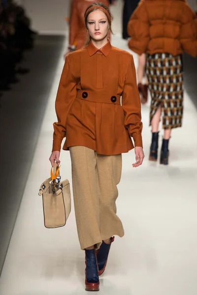 Look 23